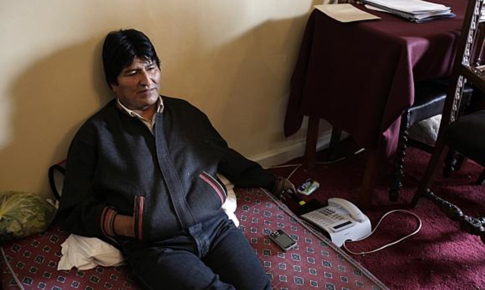 Evo Moralesas bado streiko metu prezidento rūmuose.