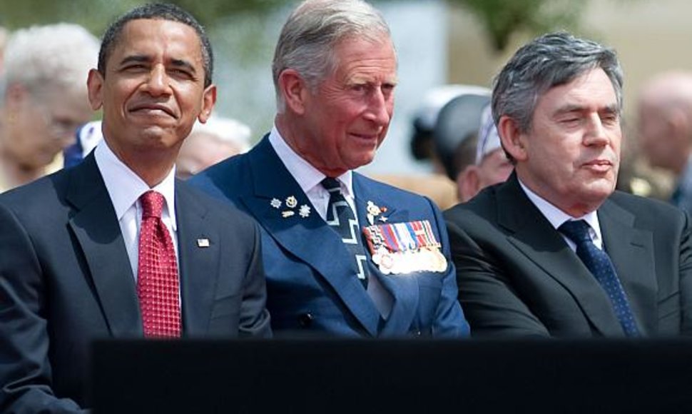 Barackas Obama, princas Čarlzas ir Gordonas Brownas Normandijoje