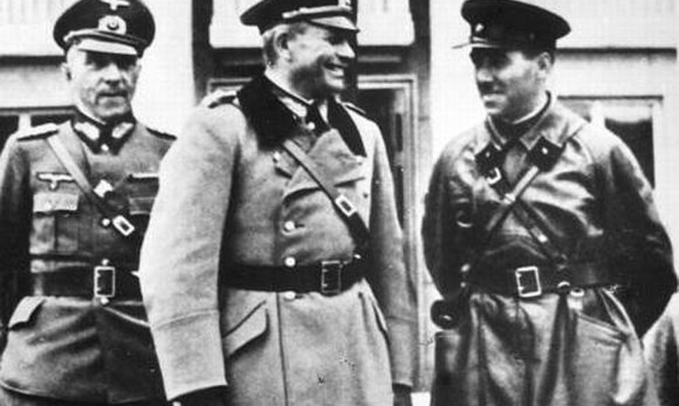 1939 metais totalitariniai sovietų ir nacių režimai pasidalijo Lenkiją.