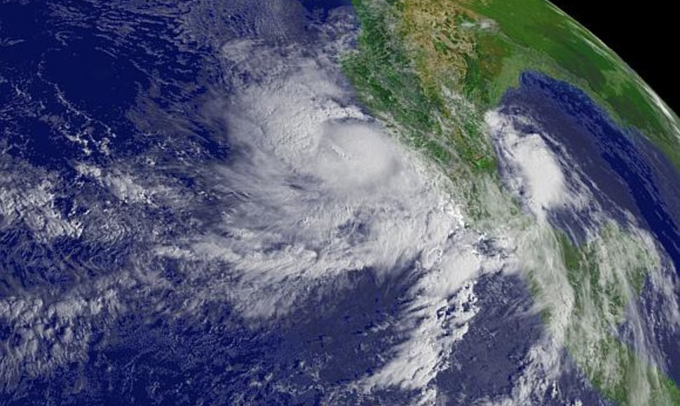 Uraganas Andres siautėja prie vakarinių Meksikos krantų.