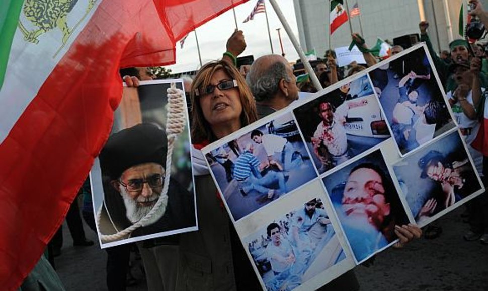 Po prezidento rinkimų iraniečiai protestuoja ne tik savo šalyje, bet ir užsienyje.