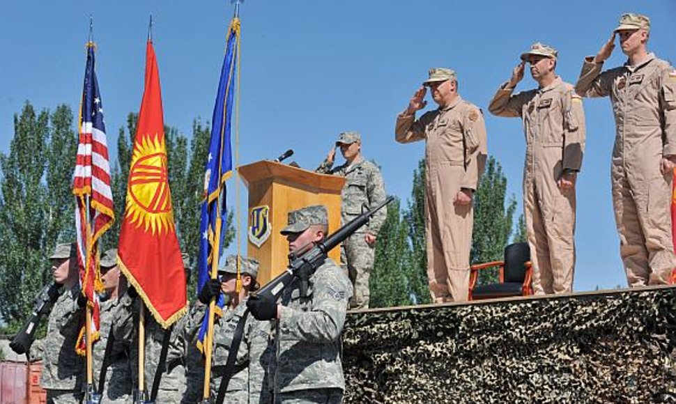Amerikiečiai Manaso bazėje Kirgizijoje