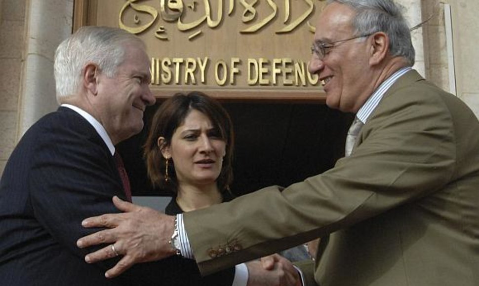 Teroro išpuolis surengtas tuo metu, kai į Bagdadą atvyko JAV gynybos sekretorius Robertas Gatesas (kairėje).