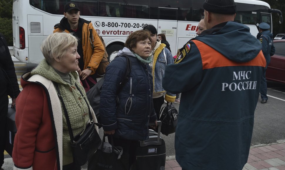 Iš Chersono evakuojami gyventojai