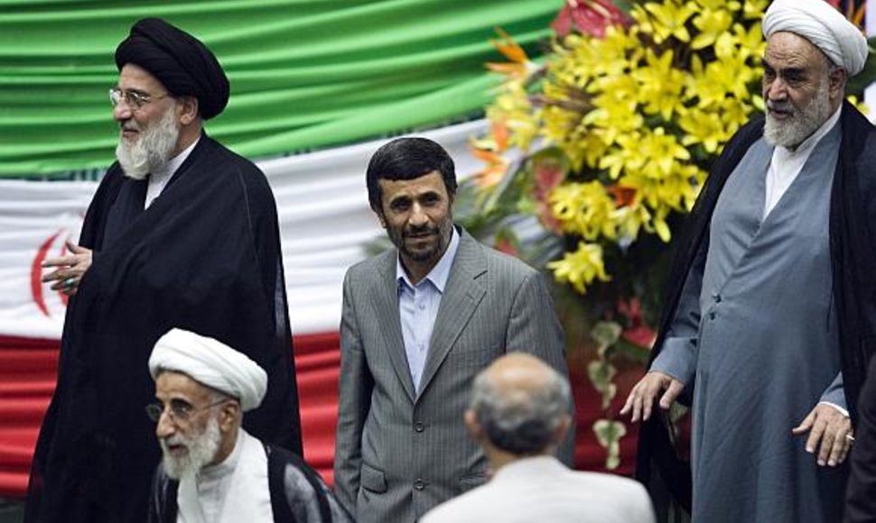 Mahmoudas Ahmadinejadas prisaikdintas antrai prezidento kadencijai