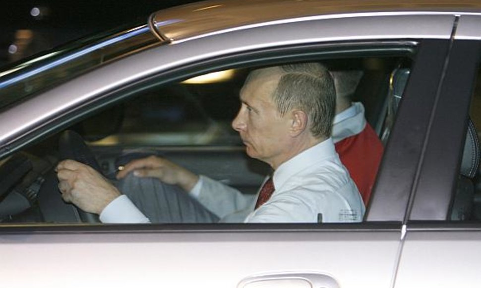 Vladimiras Putinas taip pat nemėgsta saugos diržų