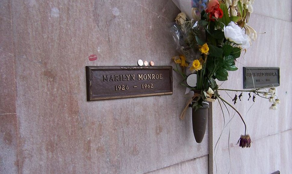 Marilyn Monroe kripta „Westwood Village Memorial Park“ kapinėse