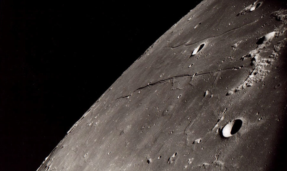 Mėnulio Ramybės jūros nuotrauka, kurią padarė &bdquo;Apollo 8&ldquo; įgula