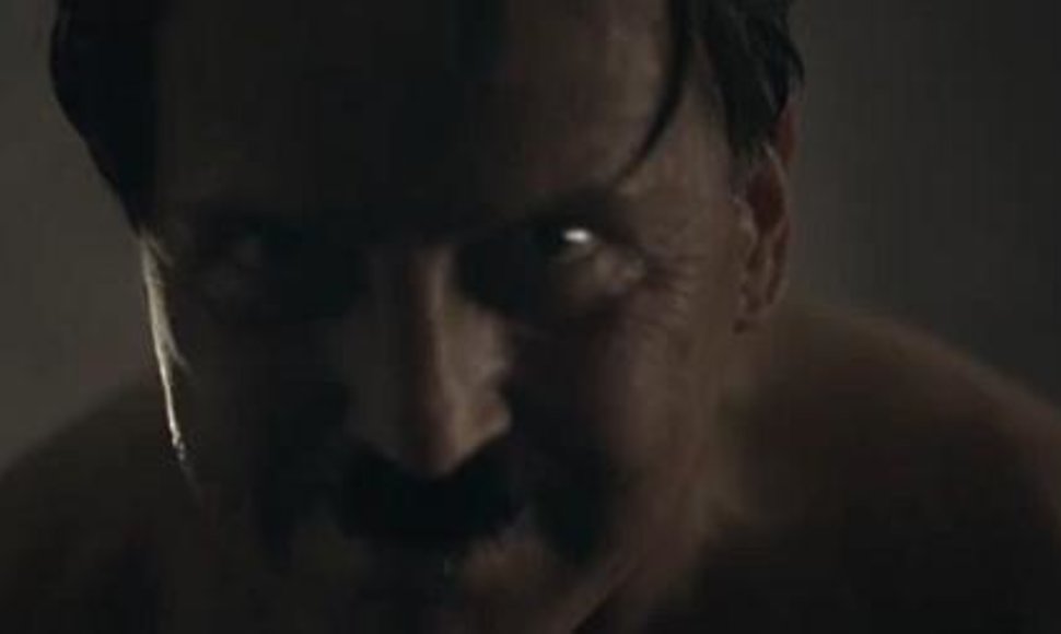 Reklaminiame klipe Adolfas Hitleris įkūnija AIDS grėsmę.