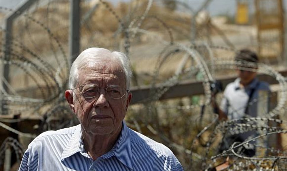 Jimmy Carteris apžiūrėjo Izraelį ir palestiniečių teritorijas skiriančias sienas