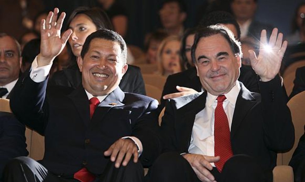 Hugo Chavezas ir Oliveris Stone'as Venecijos kino festivalyje