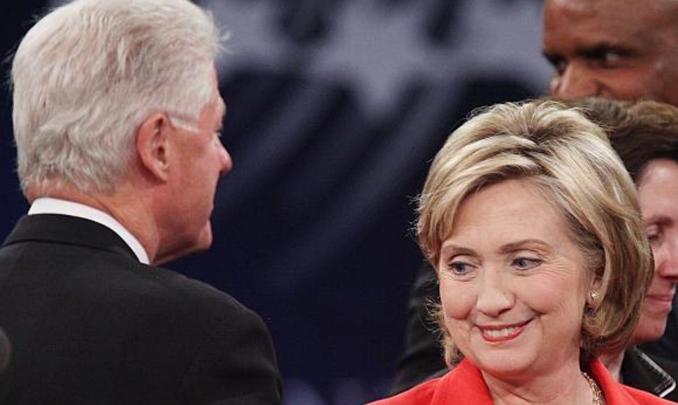 Billas Clintonas negailėjo pagyrų savo žmonai Hillary