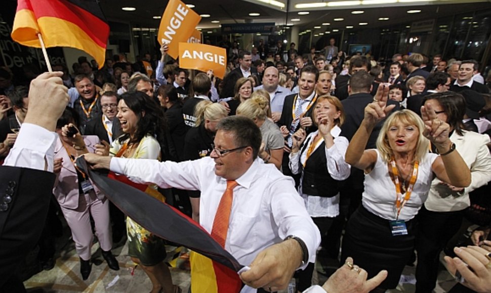 Angelos Merkel šalininkai švenčia pergalę