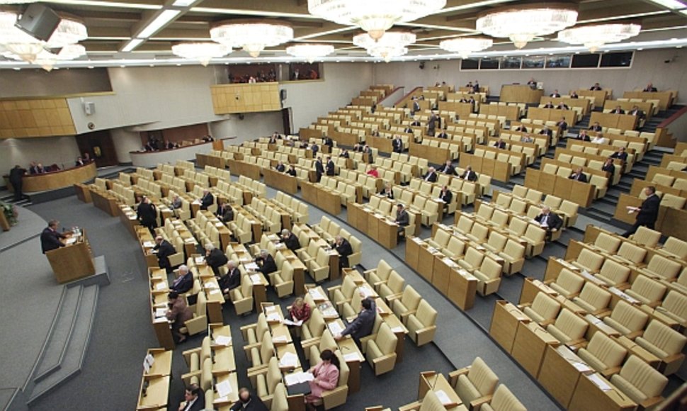 Protestuojantys Rusijos parlamentarai išėjo iš salės – ji ištuštėjo.