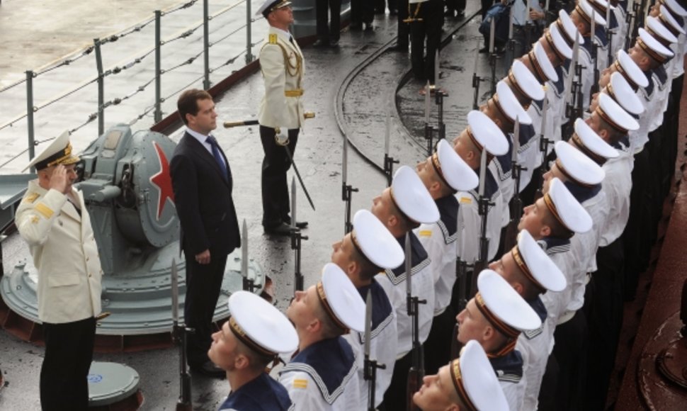 Dmitrijus Medvedevas susitiko su kreiserio „Variag“ jūreiviais.