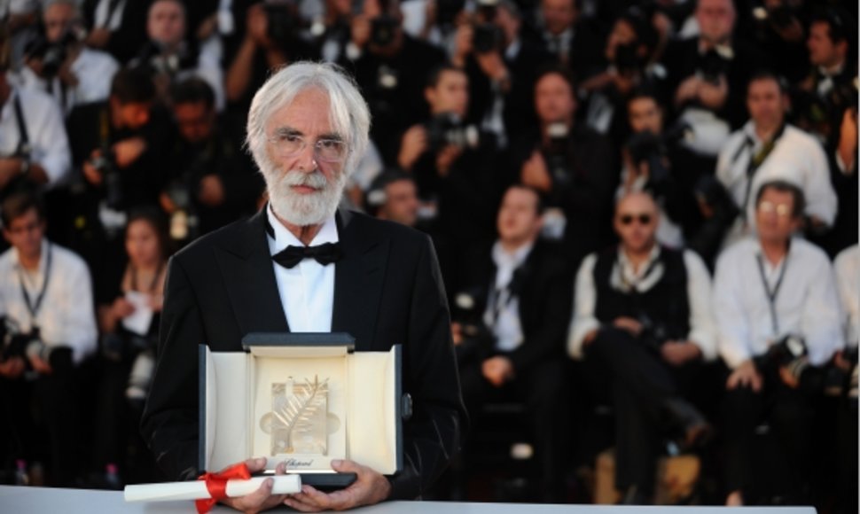 Anksčiau šiemet Michaelis Haneke už savo filmą „Balta juosta“ jau buvo gavęs prestižinį Kanų kino festivalio apdovanojimą – „Auksinę palmės šakelę“.