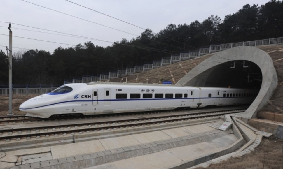 Kinija tikina, kad gruodžio pabaigoje pradėjęs kursuoti traukinys yra greičiausias pasaulyje.