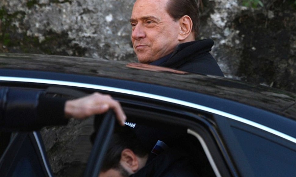 Silvio Berlusconi Sen Pol de Vanse lankėsi su dukra ir sūnumi.