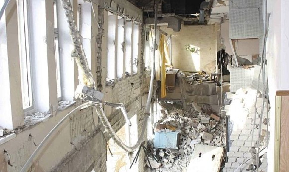 Mažiausiai penki žmonės žuvo per sprogimą Luhansko ligoninėje.