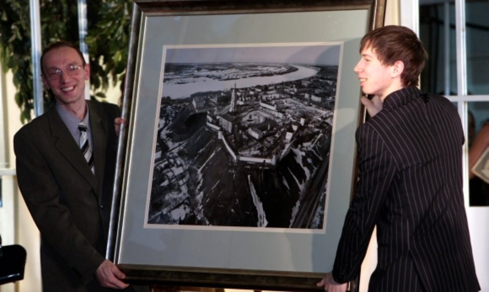 Dmitrijaus Medvedevo nuotrauka parduota už 51 mln. rublių.