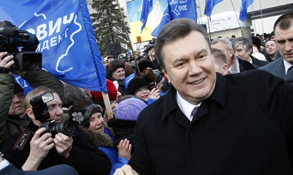 Viktoras Janukovyčius tarp rėmėjų