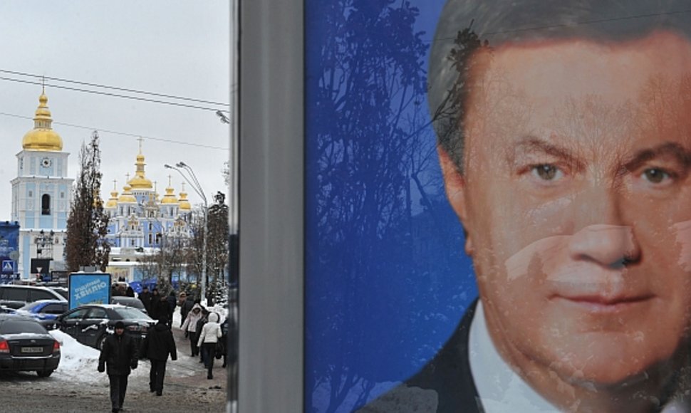 Viktoro Janukovyčiaus rinkimų agitacijos plakatas Kijevo gatvėje