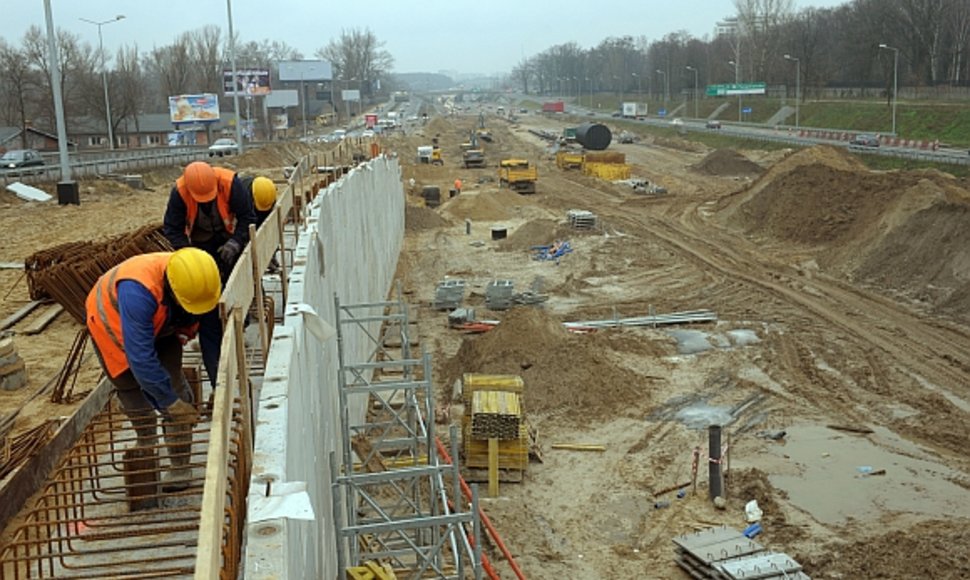 Kinijos kelininkai rekonstruoja autostradą tarp Varšuvos ir Berlyno.