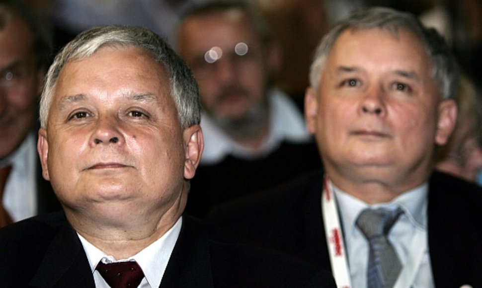 Lechas (kairėje) ir Jaroslawas Kaczynskiai