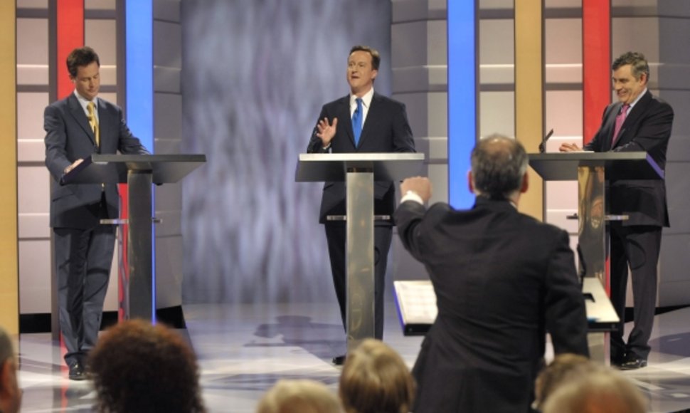 Nickas Cleggas, Davidas Cameronas ir Gordonas Brownas televizijos debatų laidoje