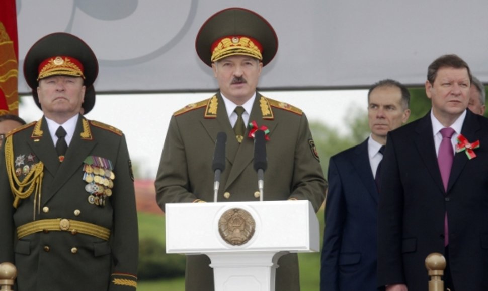 Aleksandras Lukašenka (centre)
