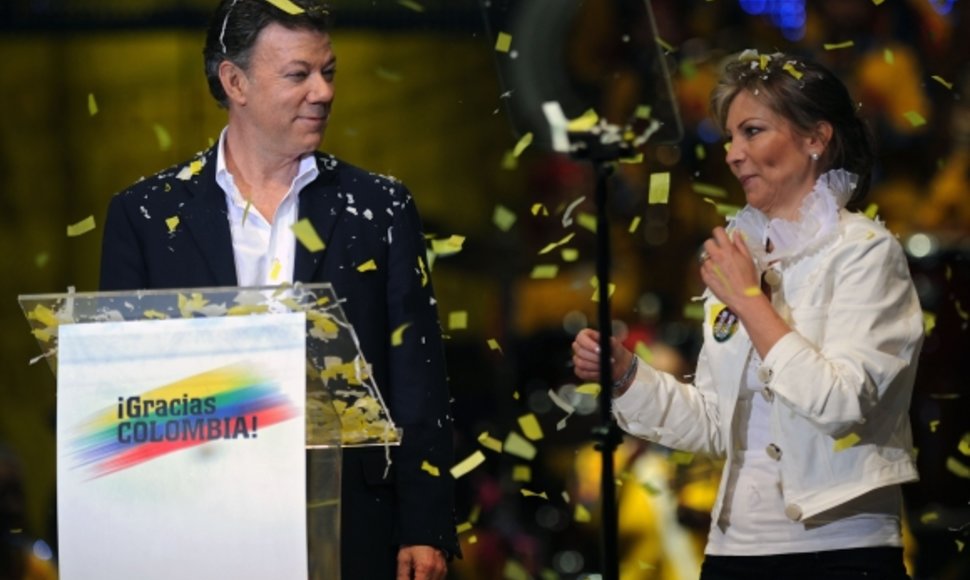 Naujuoju Kolumbijos prezidentu išrinktas Juanas Manuelis Santosas su žmona Maria Clemencia Rodriguez