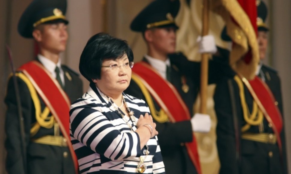Roza Otunbajeva davė prezidentės priesaiką.