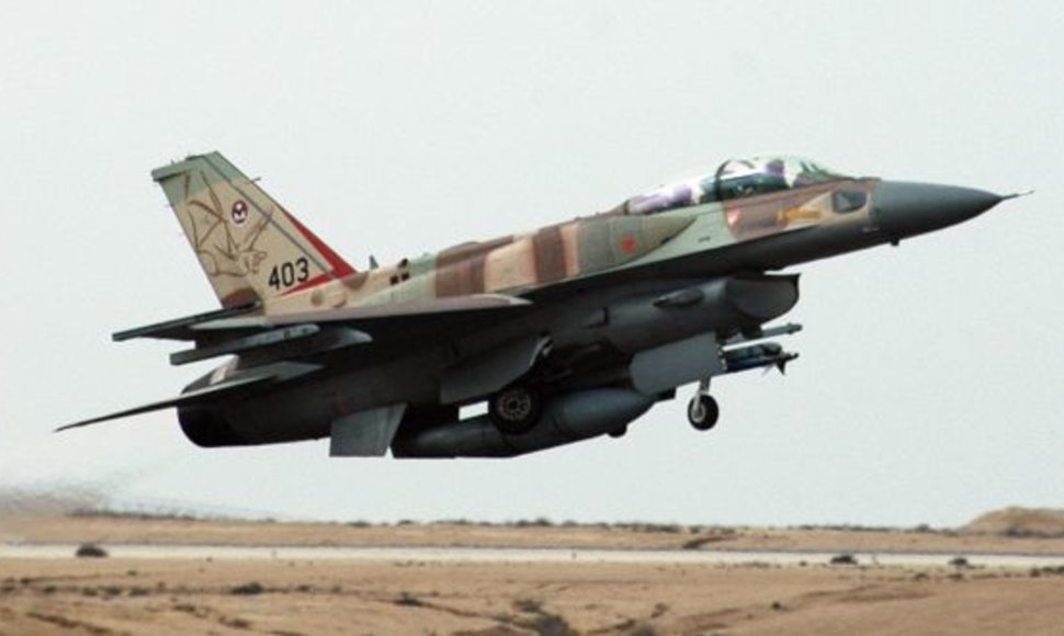 Izraelio naikintuvas F-16I, galintis pasiekti Irano oro erdvę