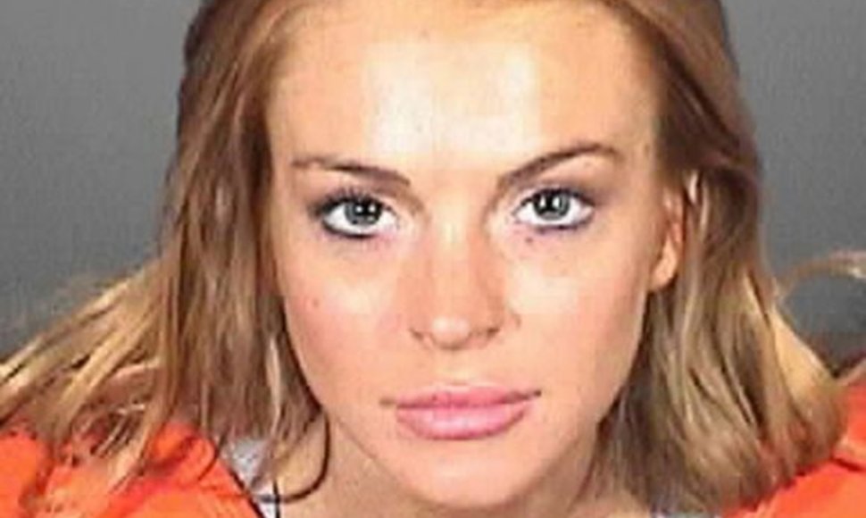 Lindsay Lohan kalinės rūbais