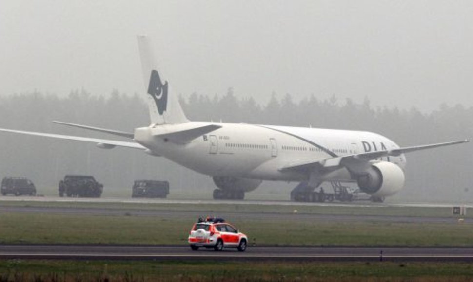 Į Pakistaną skridęs lėktuvas buvo priverstas nusileisti Švedijoje.