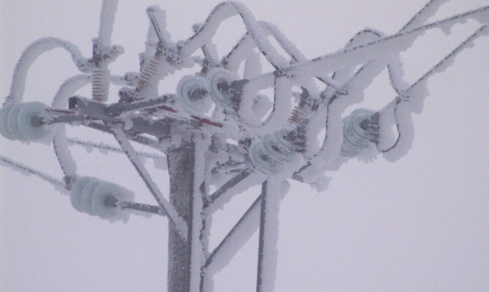 Apsnigtas elektros stulpas