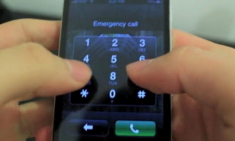 Saugumo spraga leidžia skambinti net ir „užrakintu“ svetimu telefono aparatu.