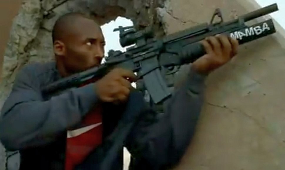 Kobe Bryantas žaidimo „Call of Duty: Black Ops“ reklamoje