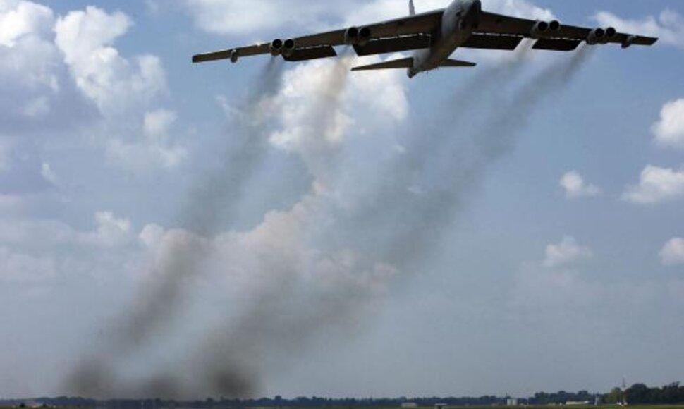 Tolimojo nuotolio bombonešis B52