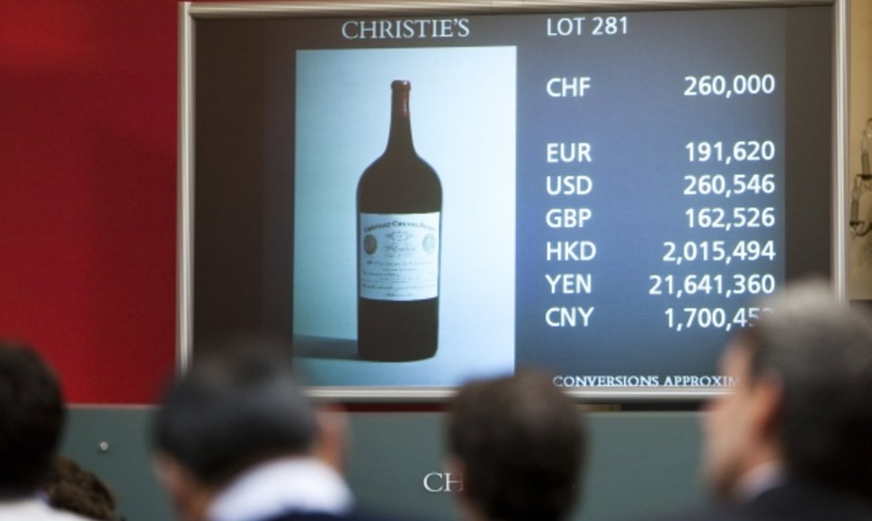 1947 metų derliaus vyno „Cheval-Blanc“ butelis galiausiai parduotas už 304 375 dolerius.