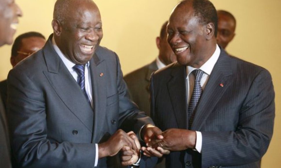 Prieš rinkimus Laurent'as Gbagbo (kairėje) ir Alassane'as Ouattara nedemonstravo jokio priešiškumo vienas kitam.