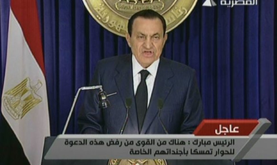 Hosni Mubarakas tiesioginiame eteryje pažadėjo nebekelti savo kandidatūros per prezidento rinkimus rugsėjį.