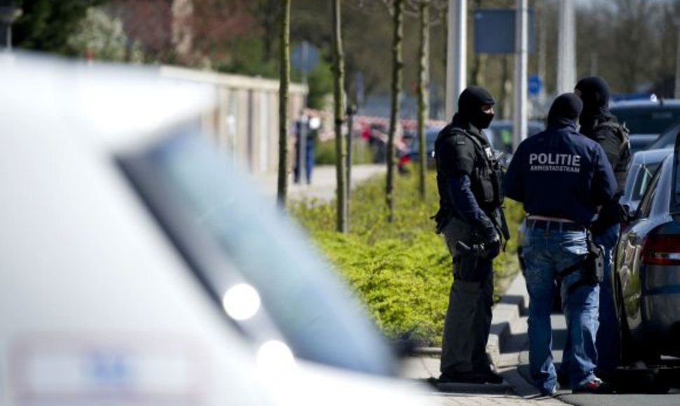 Olandijos policininkai greta „Ridderhofo“ prekybos centro