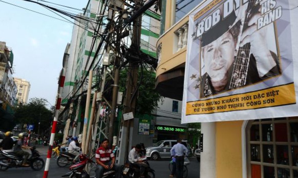Plakatas, kviečiantis į Bobo Dylano koncertą, Ho Ši Mino gatvėje