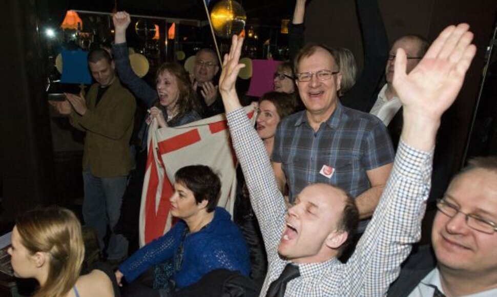 Kompensacijų priešininkai švenčia pergalę referendume.