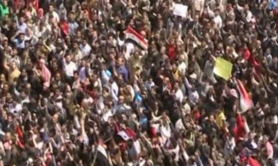 Kadras iš įvykių liudininko filmuotos medžiagos – protestuotojai Daroje.