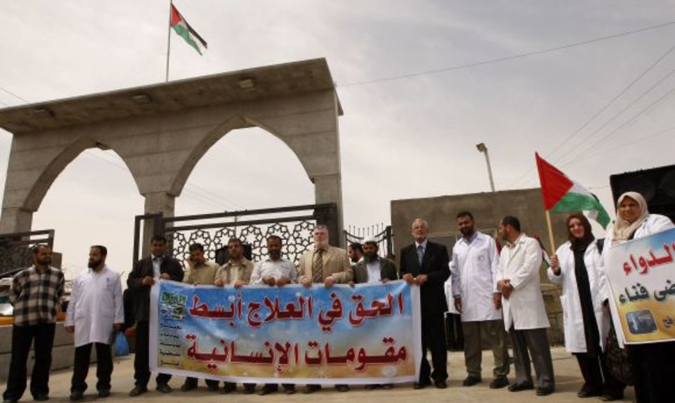 Palestiniečių gydytojų demonstracija prie Rafaho perėjos.