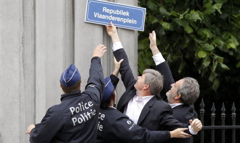 Neįprastą protesto akciją nutraukė policija.