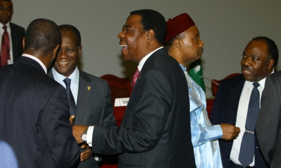 Afrikos Sąjungos šalių lyderiai nusprendė nepalaikyti Tarptautinio baudžiamojo teismo pozicijos dėl Muamaro Kadhafi.