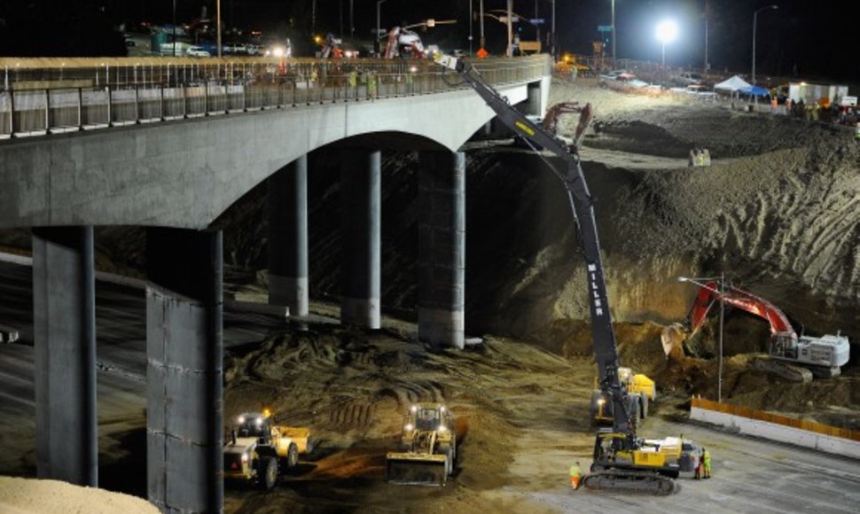 Automagistralėje „Interstate 405“ prasidėjo rekonstrukcijos darbai.